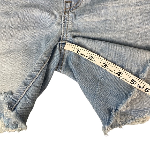 AEO Light Wash Next Level Stretch Cut Off Short - Picture 8 of 11